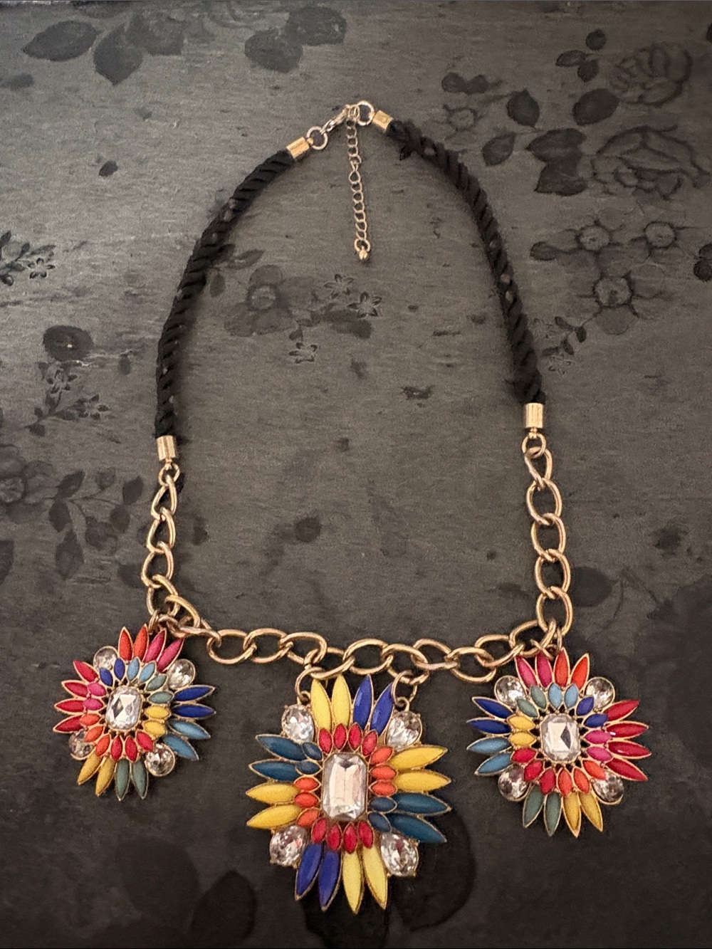 VINTAGE MULTICOLORED FLORAL RHINESTONE BLACK VELVET CORDED BIB 19"-22" NECKLACE